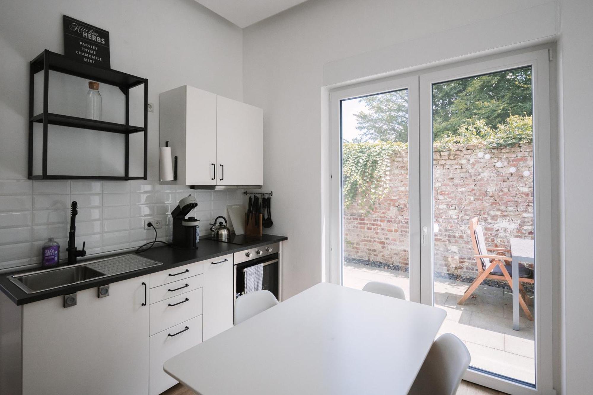 Schoene, Moderne Wohnung Mit Grosszuegiger Terasse Essen Exterior photo